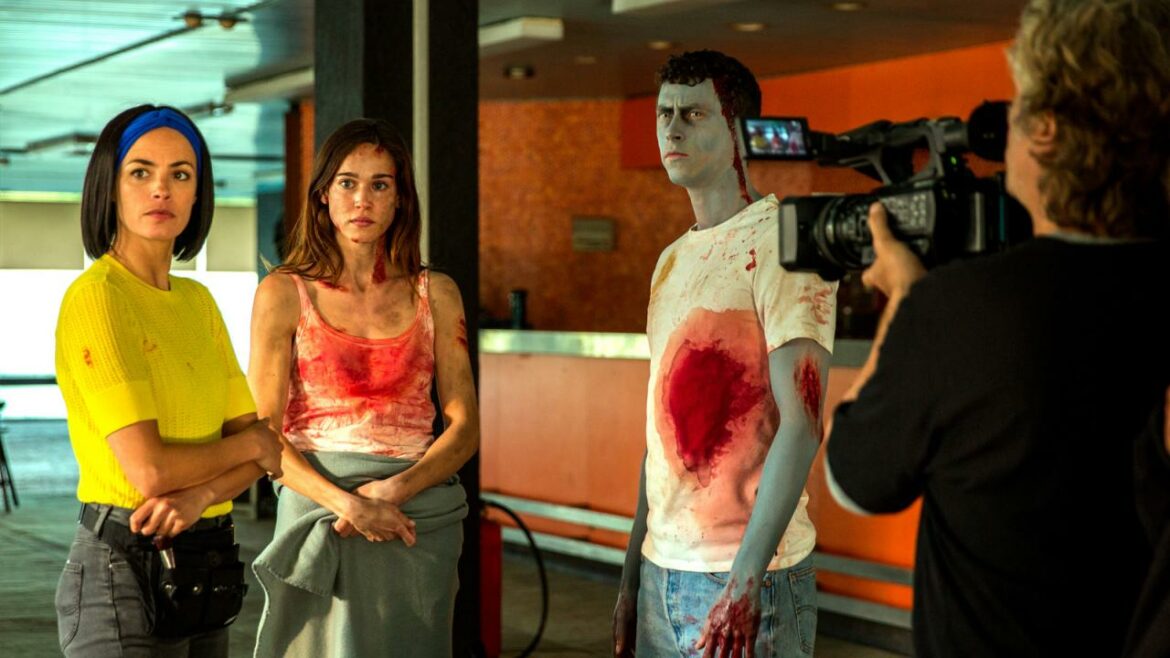 Cannes 2022 | Coupez! : Michel Hazanavicius s’amuse avec une comédie méta et zombie