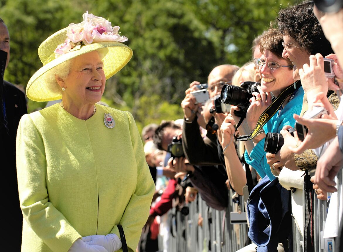 Elizabeth II, une histoire royale qui a fasciné le cinéma