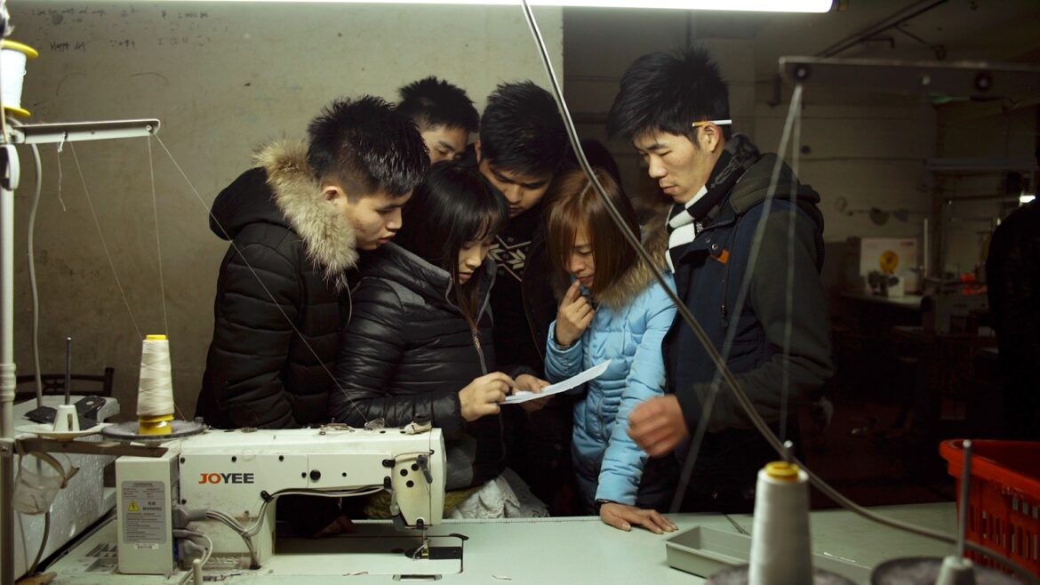 Cannes 2023 | Jeunesse (Le Printemps) : Wang Bing nous immerge dans le monde des ateliers de confection textile