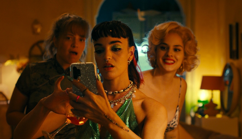 Cannes 2024 | Les femmes au balcon : comment se débarrasser d’un gros con ?