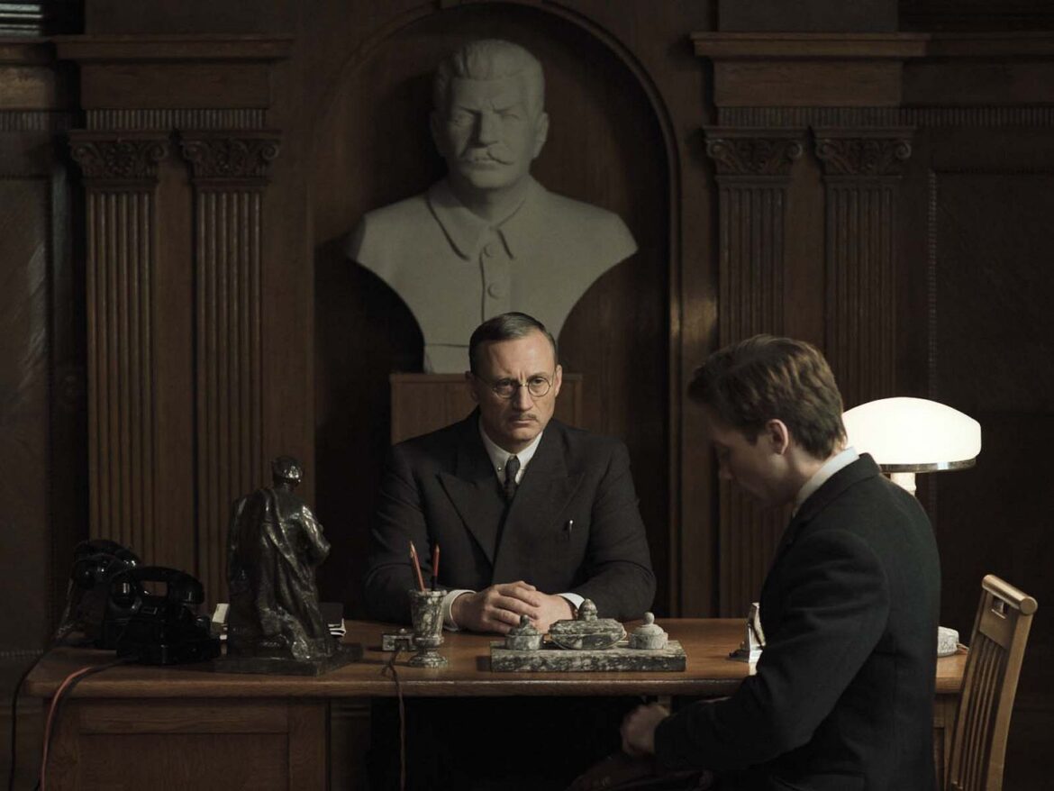 Cannes 2025 | « Deux procureurs » : l’invincible totalitarisme dans un glaçant récit kafkaiën