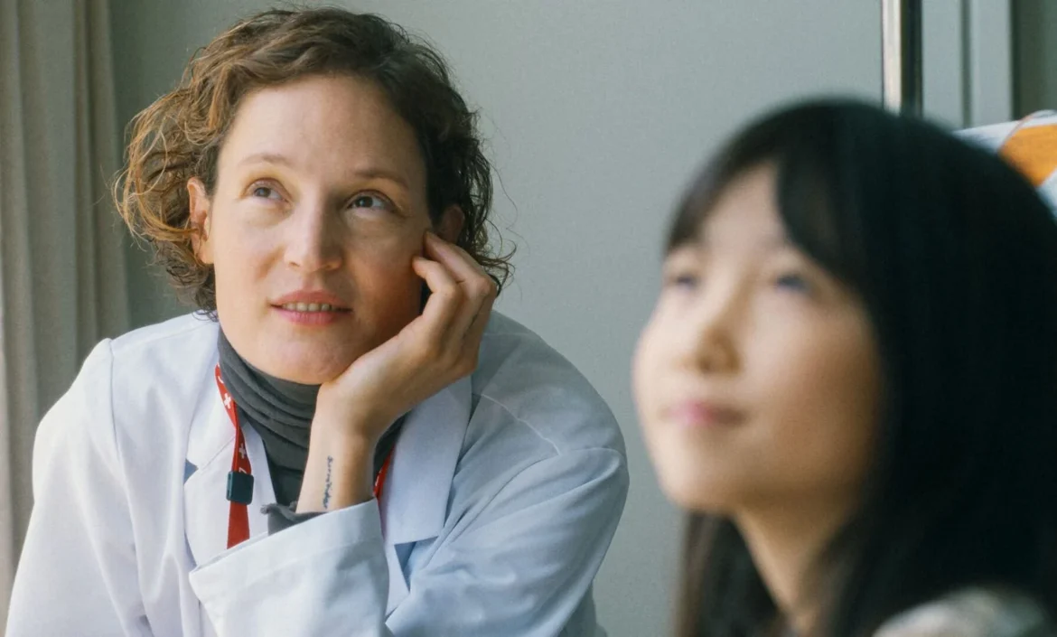 L&rsquo;Illusion de Yakushima : Vicky Krieps transplantée dans le Japon spirituel de Naomi Kawase